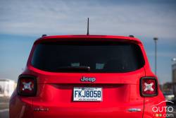 2016 Crossover comparo pictures: 2016 Jeep Renegade rear view