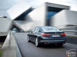 Vue arrière de la BMW Série 7 2016