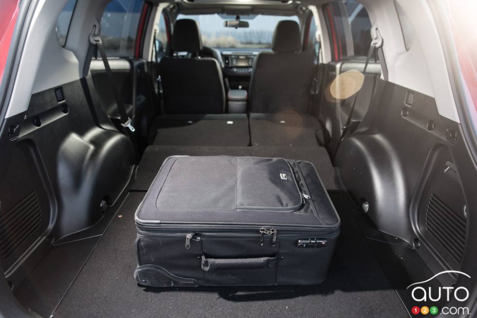 Photos de la Toyota Rav4 AWD XLE 50th anniversary Special Edition 2015 sur Auto123.tv