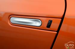 2017 Nissan GT-R keyless door handle