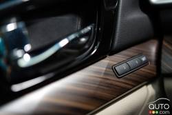 Détail intérieur de la Nissan Maxima Platinum 2015