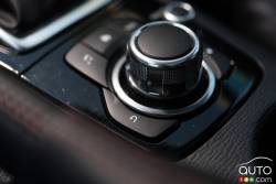 Système de contrôle de l'info divertissement de la Mazda 3 GT 2015