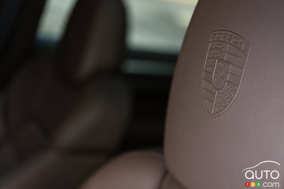 2016 Porsche Cayenne Turbo S seats detail