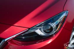 Phare avant de la Mazda 3 GT 2015