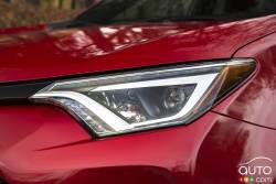 2016 Toyota RAV4 headlight