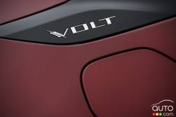 2016 Chevrolet Volt model badge