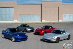 Photo de groupe des 4 générations de la Mazda MX-5.