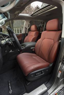 2016 Lexus LX 570 front seats