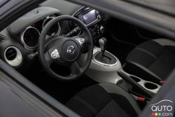 Dashboard and front seats (Juke)