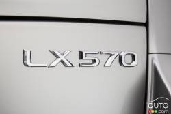 Écusson du modèle du Lexus LX 570 2016