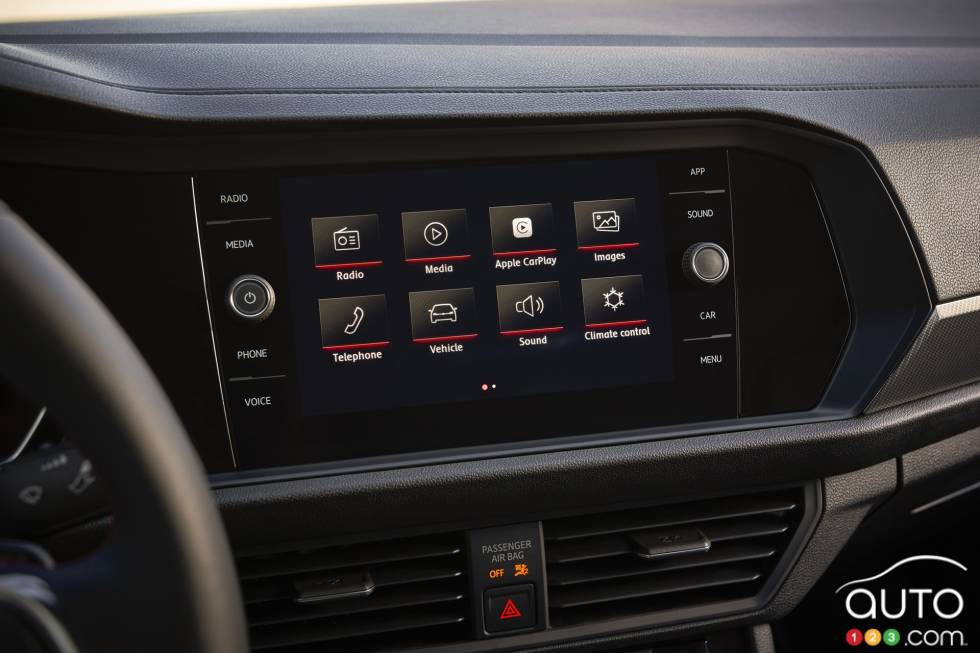 2019 Volkswagen Jetta GLI debuts at the Chicago Auto Show: Multimedia display
