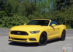 2016 Ford Mustang GT front 3/4 view