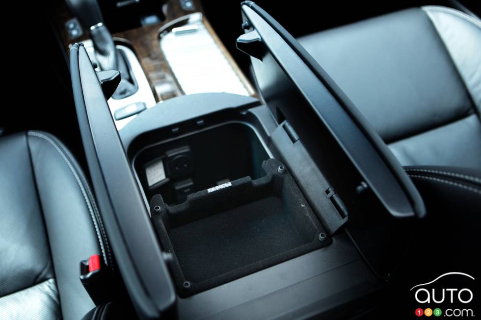 Centre console with storage