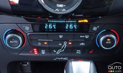 Contrôle du système de climatisation de la Ford Focus Titanium 2016