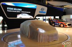 la Hyundai Elantra 2014 sous une couverture avant son dévoilement aux médias