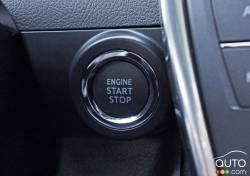 Bouton de démarrage et arrêt du moteur de la Toyota Camry XLE 2016