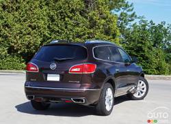 Vue 3/4 arrière du Buick Enclave Premium AWD 2016