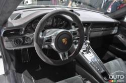 Poste de pilotage de la Porsche 911 GT3 2014