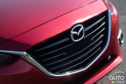 2015 Mazda 3 GT front grille