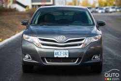 2016 Toyota Venza Redwood edition front view