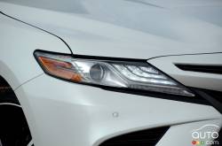 Front headlight of the 2018 Camry X SE