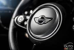 2017 MINI Cooper S Countryman steering wheel detail
