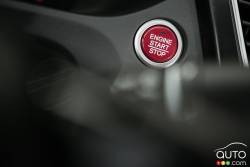 Bouton de démarrage et arrêt du moteur de la Honda Civic Touring 2015