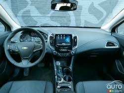 2017 Chevrolet Cruze Hatchback dashboard