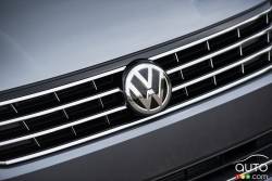 2016 Volkswagen Passat Comfortline front grille