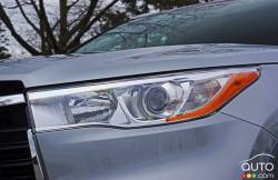 2016 Toyota Highlander XLE AWD headlight