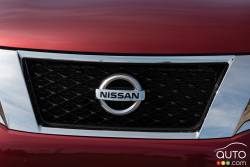 2015 Nissan Pathfinder Platinum AWD front grille