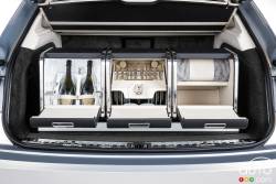 2016 Bentley Bentayga trunk details