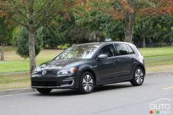 2017 Volkswagen Golf e front 3/4 view