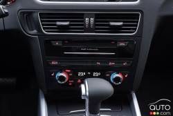 2017 Audi Q5 Quattro Tecknic climate controls