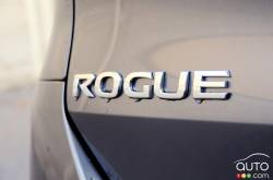 Écusson du modèle du Nissan Rogue SL AWD 2016