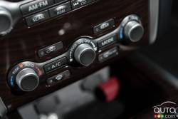 2015 Nissan Pathfinder Platinum AWD climate controls
