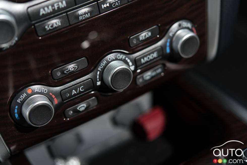 Contrôle du système de climatisation de la Nissan Pathfinder Platinum AWD 2015
