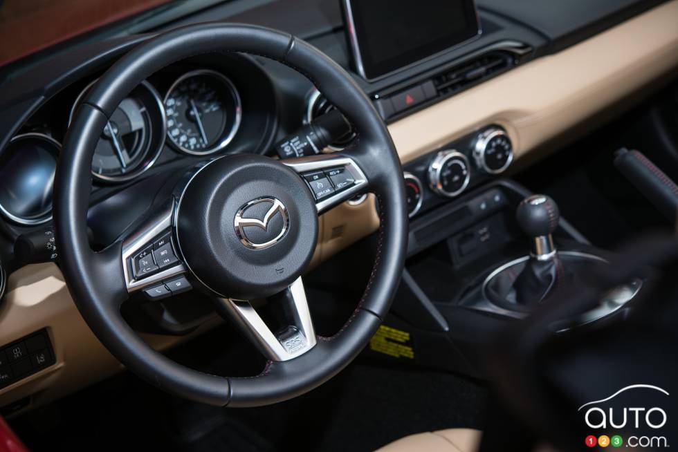 2016 Mazda MX-5 steering wheel