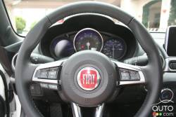 2017 Fiat 124 Spider steering wheel