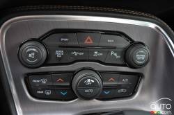 Boutton de contrôle des modes de conduite de la Dodge Challenger RT ScatPack3 2015