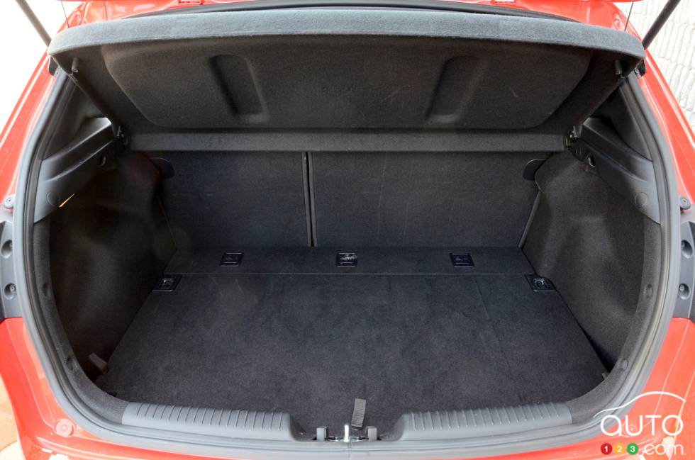 2016 Kia Forte 5 SX trunk