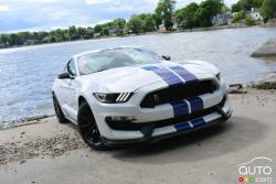 2016 Ford Mustang GT350 front 3/4 view