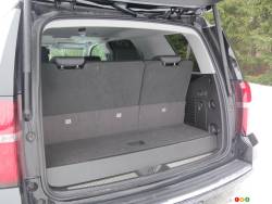 Car trunk with second bench lift