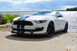 2016 Ford Mustang GT350 front 3/4 view