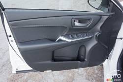 2016 Toyota Camry XLE door panel