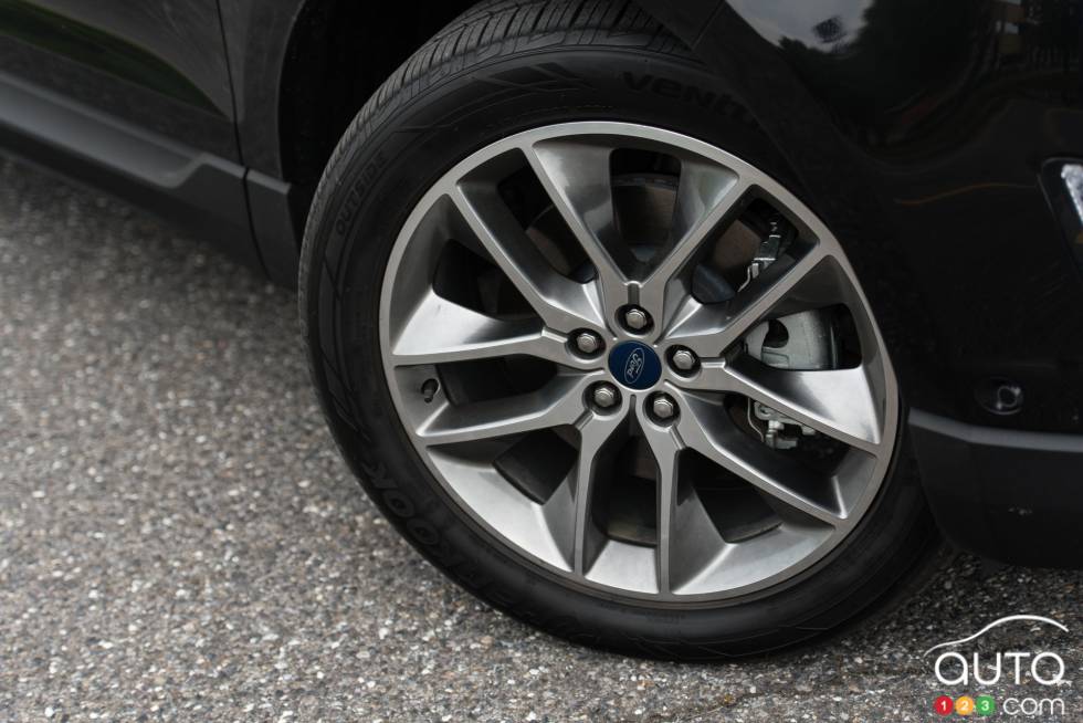 2015 Ford Edge Titanium wheel