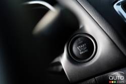 Bouton de démarrage et arrêt du moteur de la Mazda 3 GT 2015