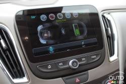 2016 Chevrolet Malibu Hybrid infotainement display