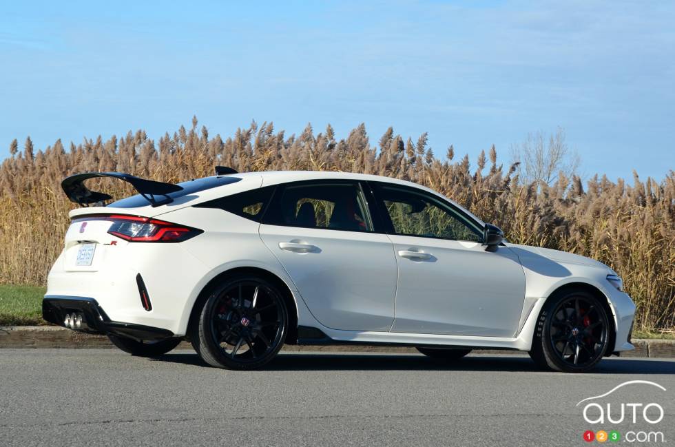 We drive the 2023 Honda Civic Type R