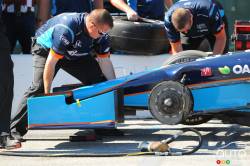 Les mécaniciens travaillent sur l voiture d'Alex Tagliani, Bryan Herta Autosport w/Curb-Agajanian